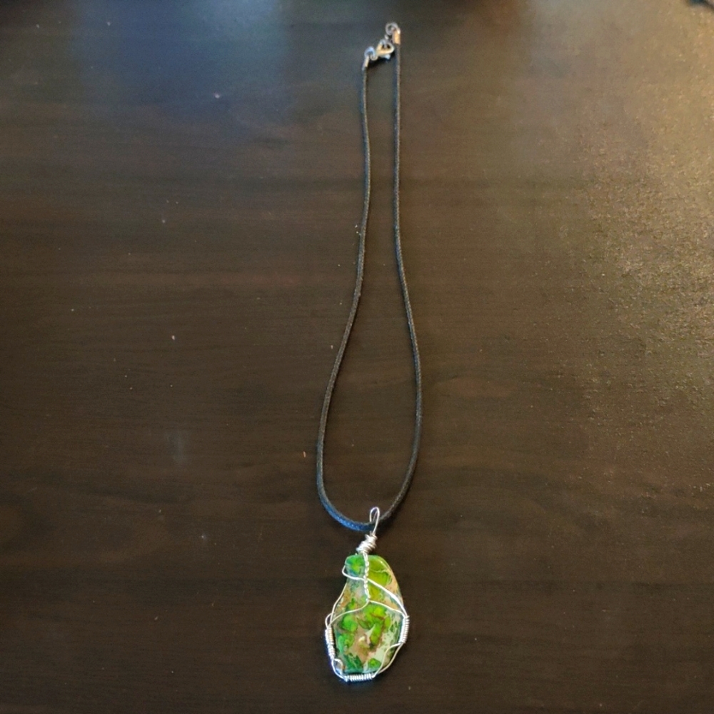 Wire wrapped stone on plain lanyard